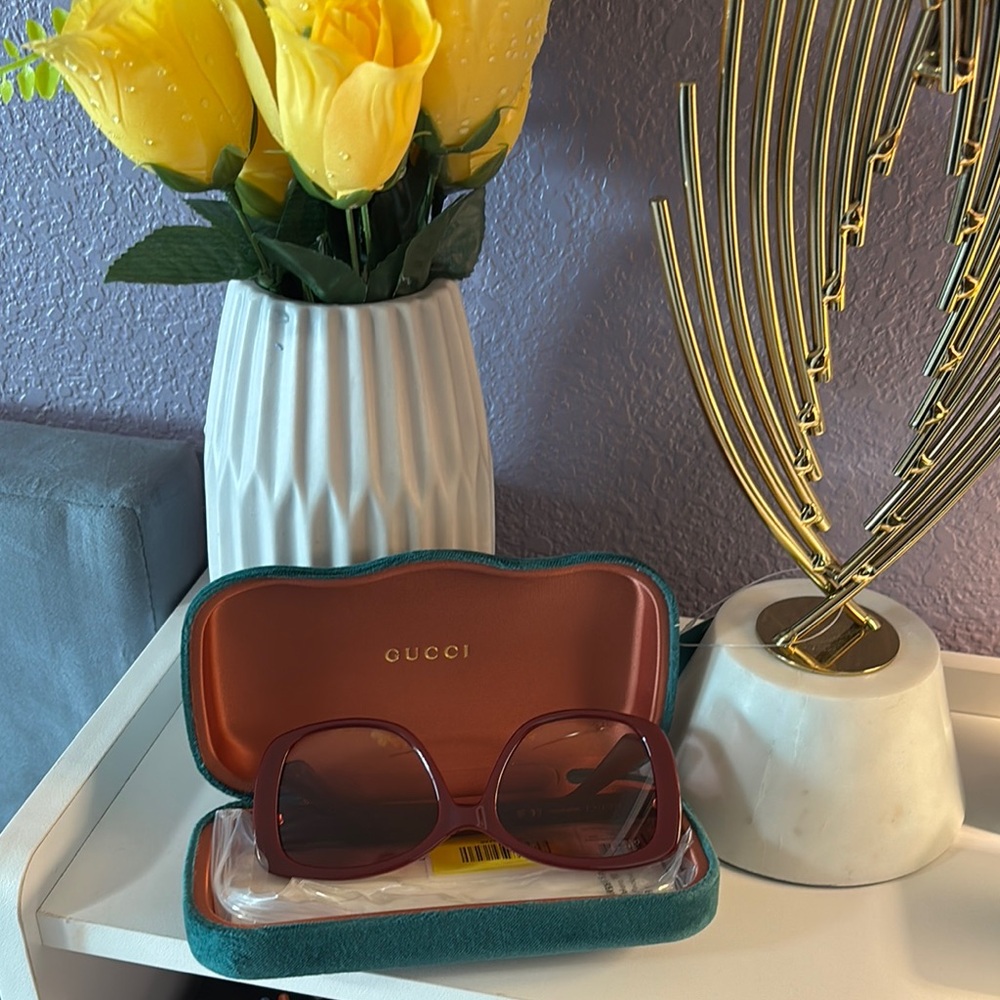 Gucci Women's burgundy red color Sunglasses